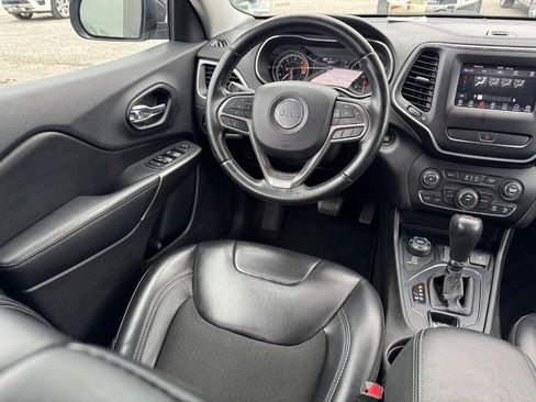 Used 2019 Jeep Cherokee Latitude Plus image 13