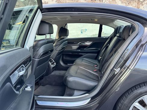 Used 2022 BMW 740i image 26