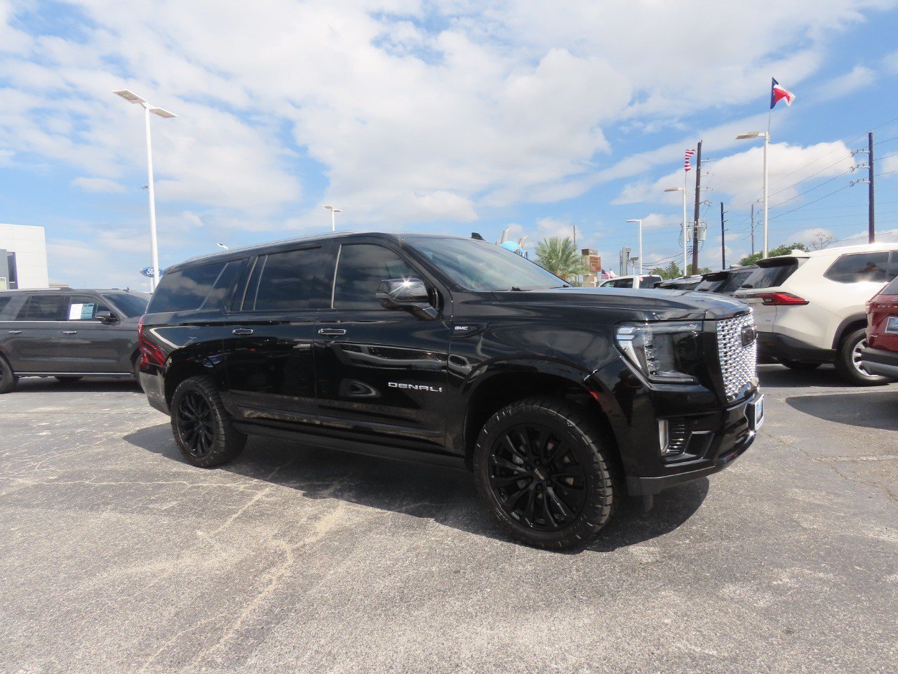 Used 2023 GMC Yukon XL Denali w/ Denali Reserve Package AWD/4WD image 7