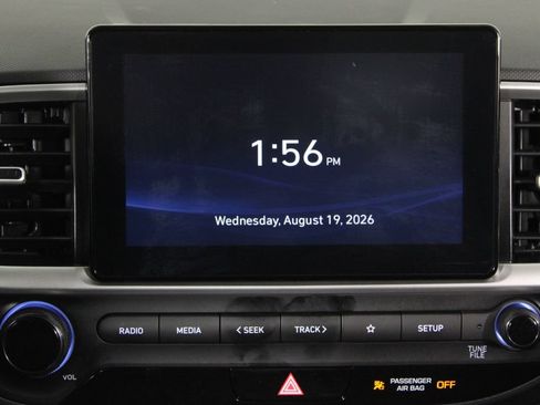 Certified 2025 Hyundai Venue SE FWD image 9