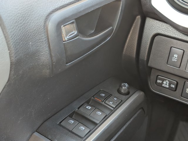 Used 2020 Toyota Tacoma SR5 RWD image 16
