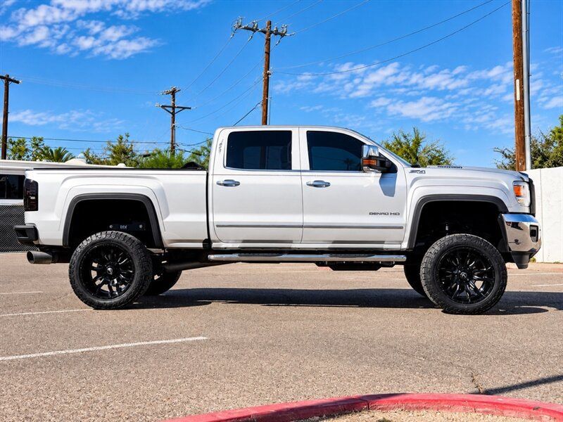 Used 2018 GMC Sierra 2500 SLT w/ Duramax Plus Package AWD/4WD image 3