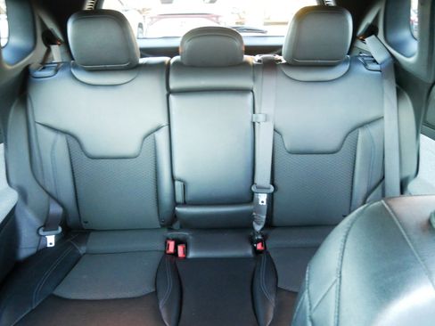 Used 2024 Jeep Compass Latitude image 13