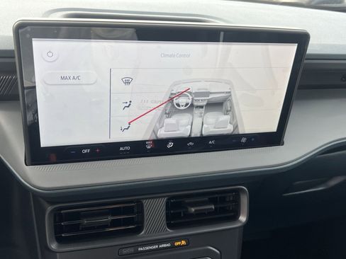 New 2025 Ford Maverick XL w/ Equipment Group 102A image 21