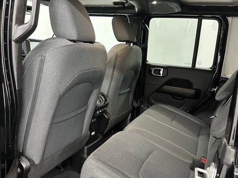 Used 2025 Jeep Wrangler Unlimited Sahara image 25