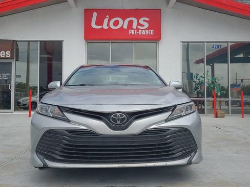 Used 2019 Toyota Camry LE 4dr Sedan image 1