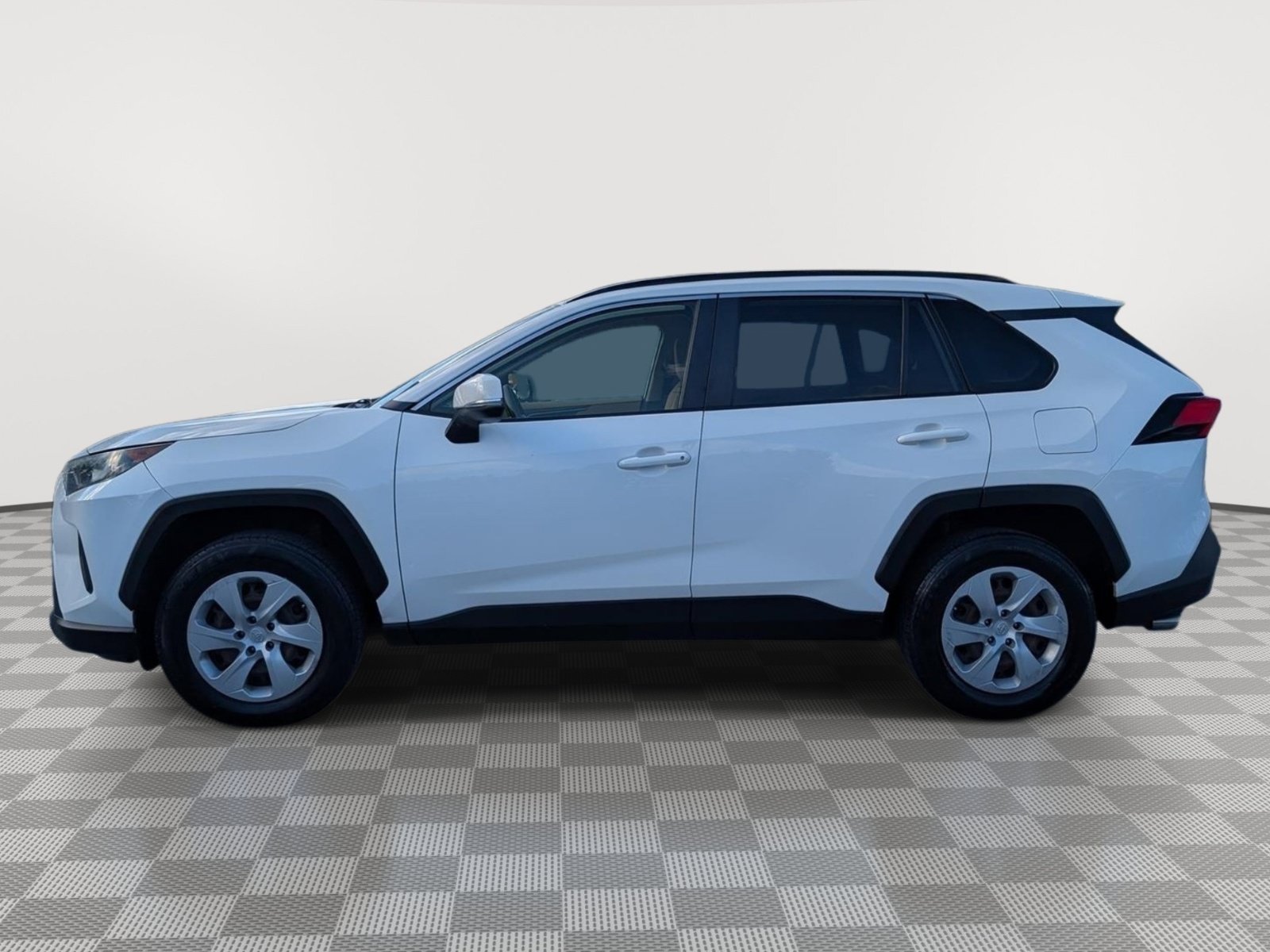 Used 2019 Toyota RAV4 LE w/ Carpet Mat Package AWD/4WD image 2