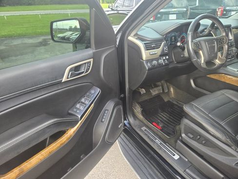 Used 2017 GMC Yukon Denali AWD/4WD image 6