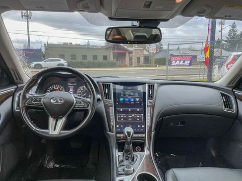 Used 2018 INFINITI Q50 Luxe w/ Essential Package (3.0T Luxe) image 3