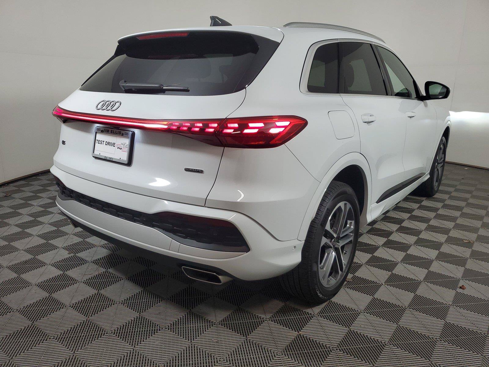 Certified 2025 Audi Q5 Premium w/ Convenience Package AWD/4WD image 6