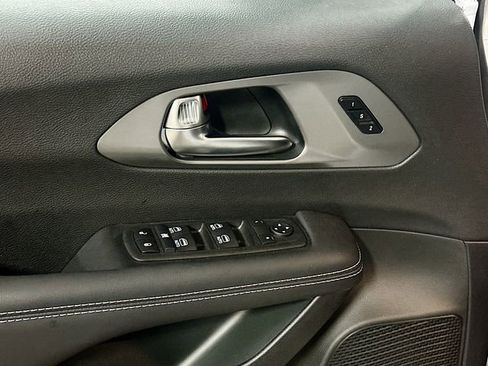 New 2026 Chrysler Pacifica Select image 18