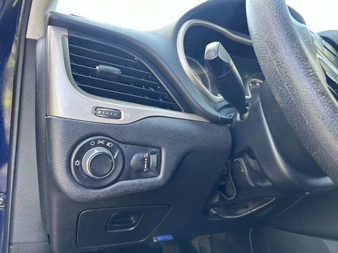 Used 2016 Jeep Cherokee Sport image 12