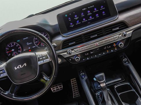 Certified 2022 Kia Telluride SX w/ Nightfall Edition Package AWD/4WD image 19