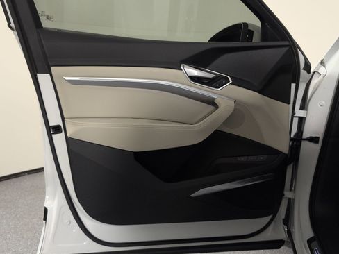 Certified 2021 Audi e-tron Premium Plus w/ Premium Plus Package image 20