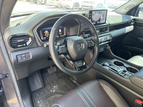 Used 2025 Honda Pilot Black Edition image 23