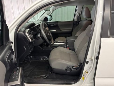 Used 2020 Toyota Tacoma SR5 w/ SR5 Appearance Package (SM) RWD image 2