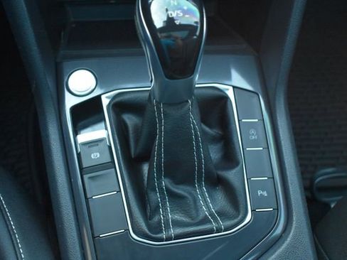 Used 2023 Volkswagen Tiguan SE R-Line image 30