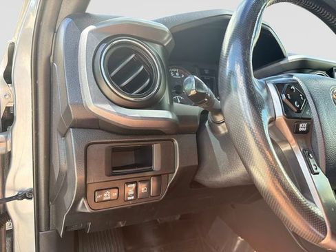 Used 2018 Toyota Tacoma TRD Off-Road AWD/4WD image 31