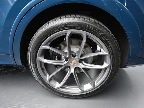 Certified 2025 Porsche Cayenne Coupe AWD/4WD image 9