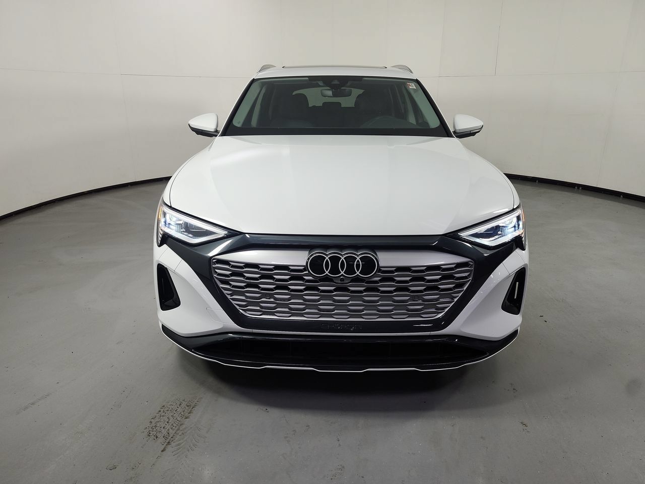 Used 2024 Audi Q8 e-tron Premium Plus w/ Premium Plus Package AWD/4WD image 4