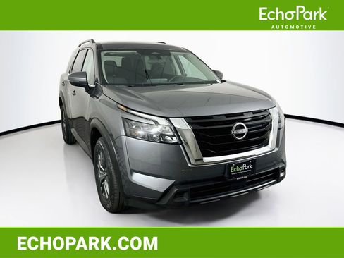 Used 2025 Nissan Pathfinder SV FWD image 1