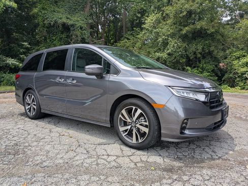 Used 2024 Honda Odyssey Touring image 2