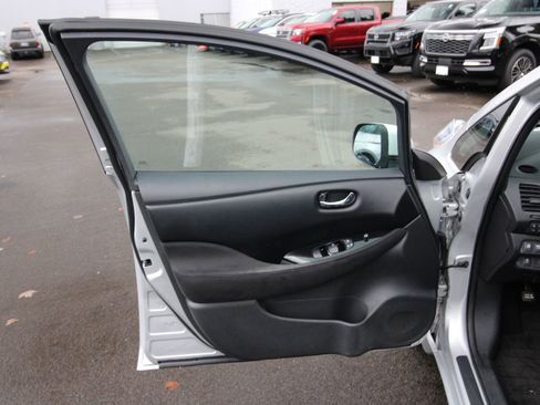Used 2016 Nissan Leaf SV image 8