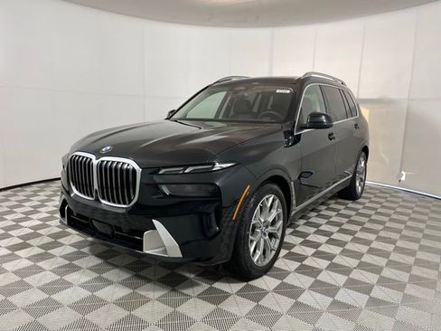 Used 2026 BMW X7 xDrive40i w/ Premium Package image 3