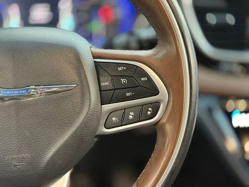 Used 2017 Chrysler Pacifica Limited w/ Advanced Safetytec Group image 51