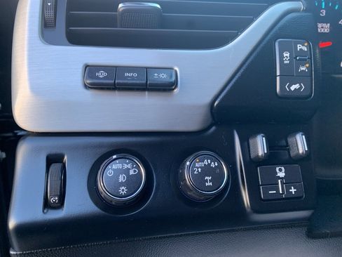 Used 2019 GMC Yukon XL SLT w/ Graphite Performance Edition image 15