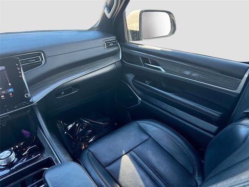 Used 2022 Jeep Wagoneer Series III image 23