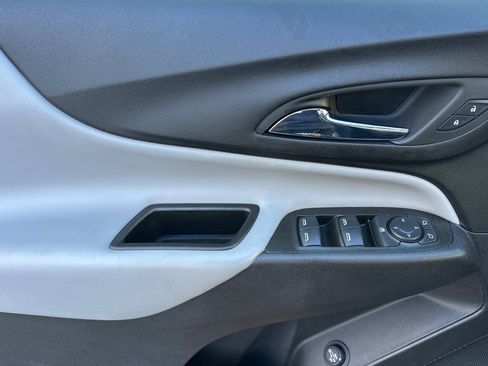 Used 2023 Chevrolet Equinox LT w/ Driver Convenience Package image 10