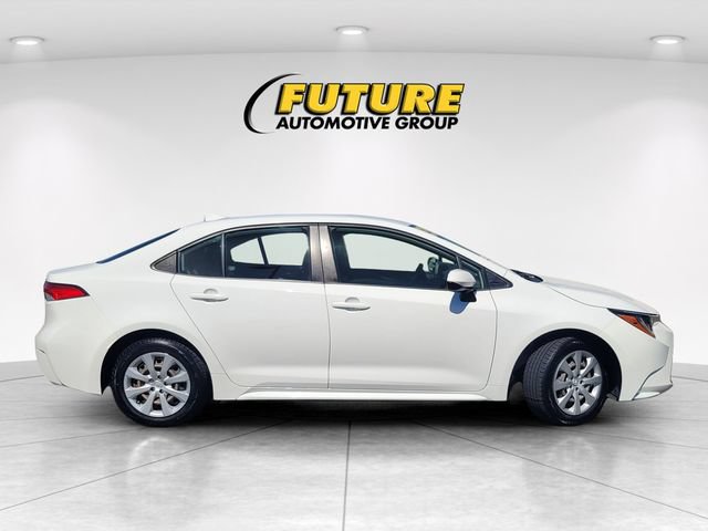 Used 2022 Toyota Corolla LE FWD image 3