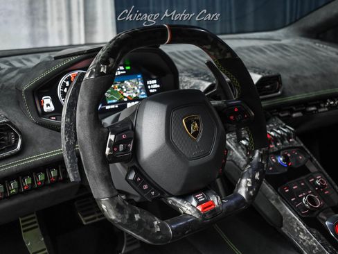 Used 2018 Lamborghini Huracan Performante AWD/4WD image 9
