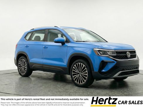 Used 2025 Volkswagen Taos SE image 1