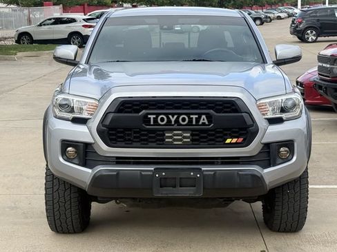 Used 2019 Toyota Tacoma TRD Off-Road AWD/4WD image 6