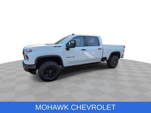 Used 2024 Chevrolet Silverado 2500 ZR2 w/ Technology Package AWD/4WD image 4