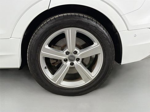 Used 2019 Audi e-tron Premium Plus AWD/4WD image 31