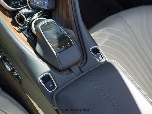 Used 2020 Aston Martin DB11 Volante image 55