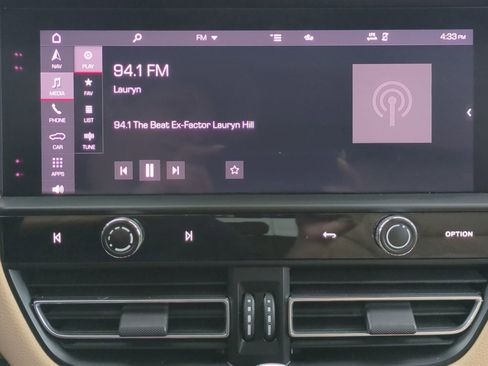 Certified 2023 Porsche Macan AWD/4WD image 25