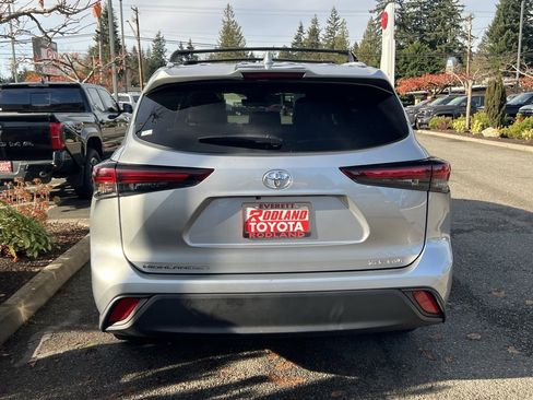 Certified 2024 Toyota Highlander XLE image 8