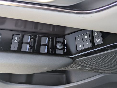 New 2026 Land Rover Range Rover Velar Dynamic SE AWD/4WD image 21