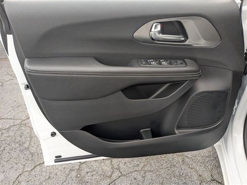 New 2026 Chrysler Voyager LX image 9