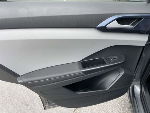 Used 2024 Volkswagen Taos SE image 21