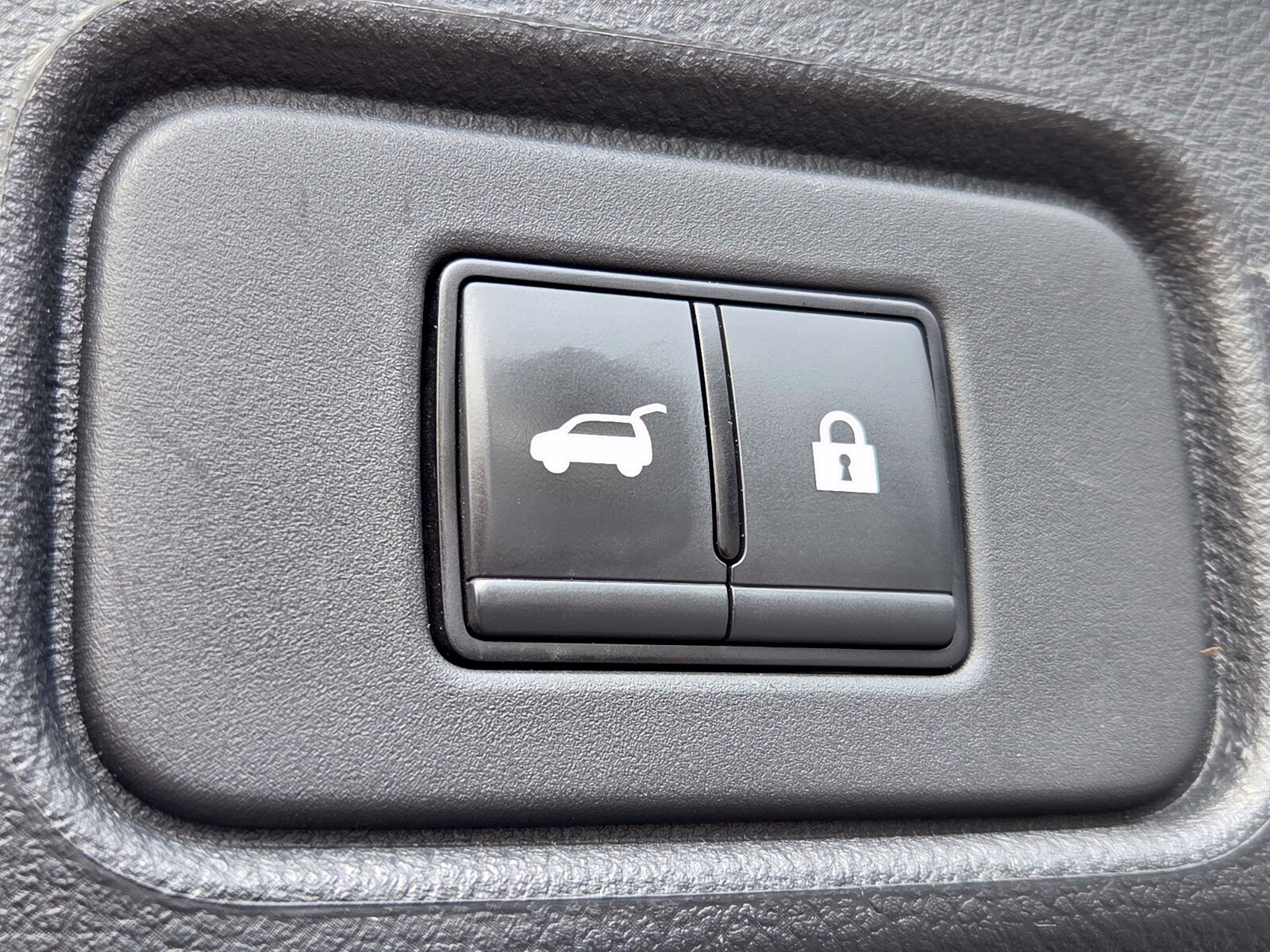 Used 2025 Nissan Pathfinder SV AWD/4WD image 17