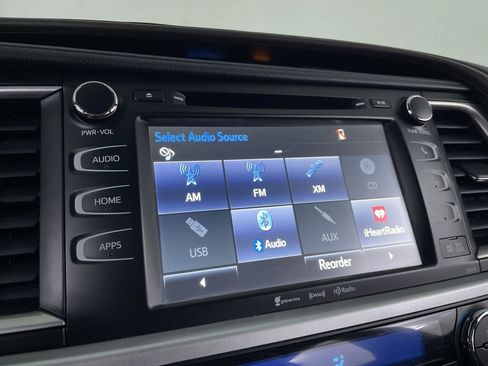 Used 2017 Toyota Highlander XLE image 15