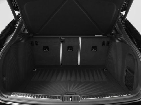 Used 2025 Porsche Macan image 16