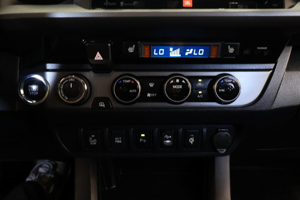 Used 2016 Toyota Tacoma TRD Sport AWD/4WD image 37