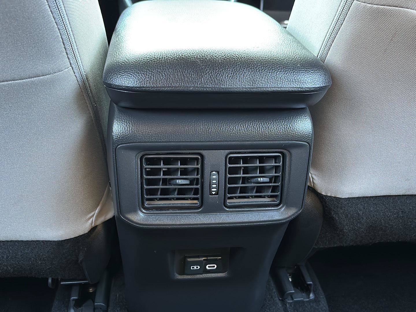 Used 2025 Toyota RAV4 XLE AWD/4WD image 19