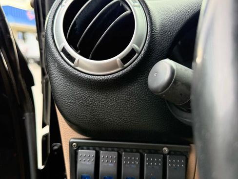 Used 2013 Jeep Wrangler Unlimited Sahara w/ Connectivity Group AWD/4WD image 22